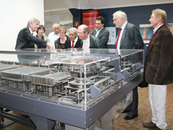 ZUse Gesprqech 100528 3352