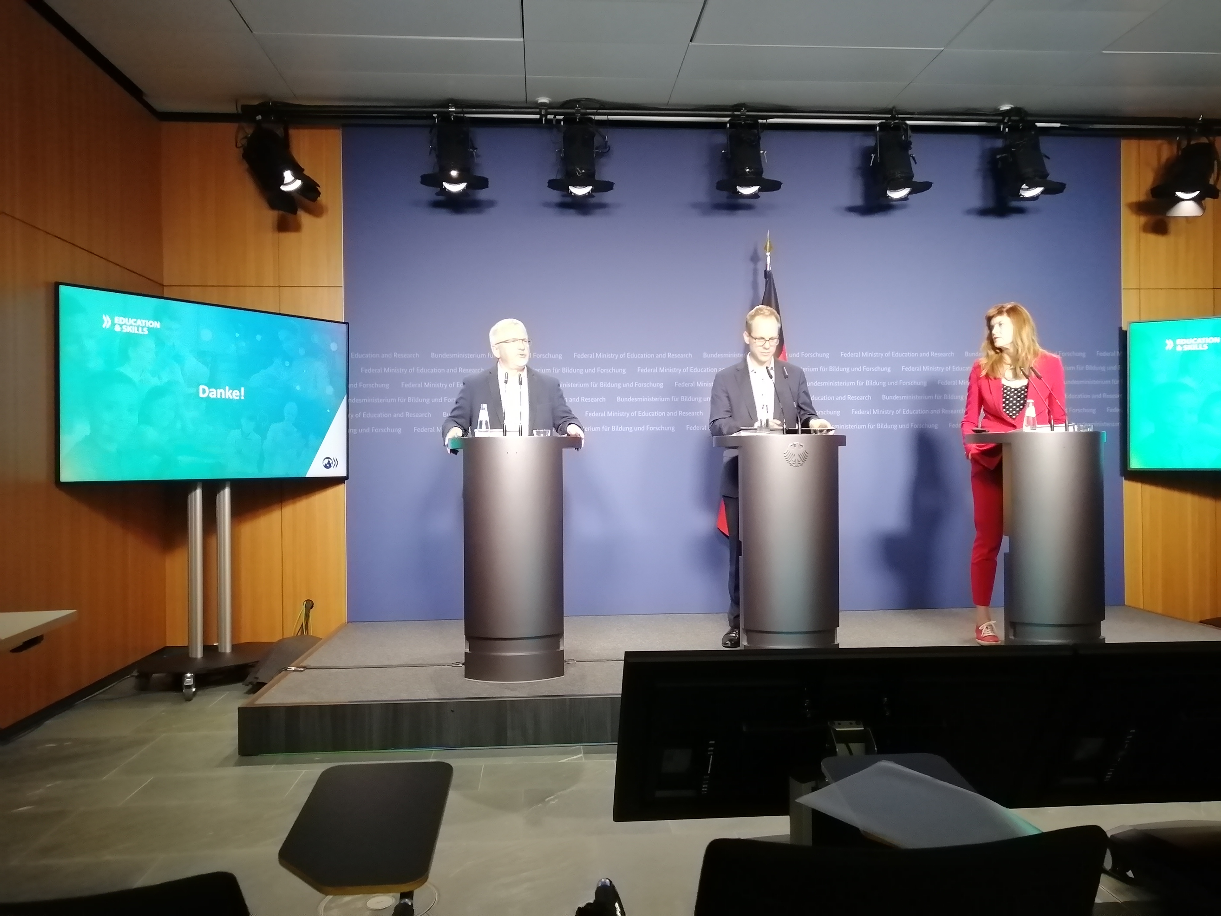 PKimBMBFam20240910zuOECD2TV